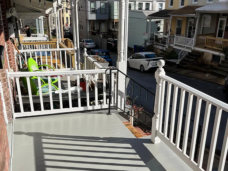 610 Harding Pl — Photo 2