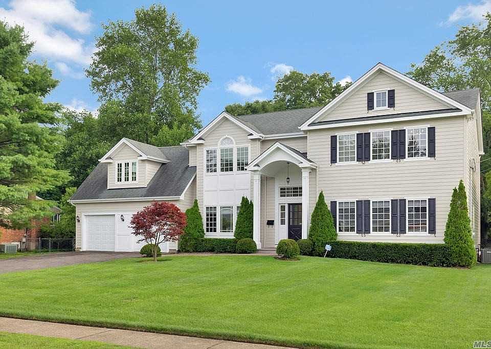 1st image of 10 Searington Dr