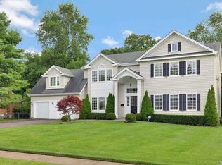 10 Searington Dr, Syosset, NY 11791