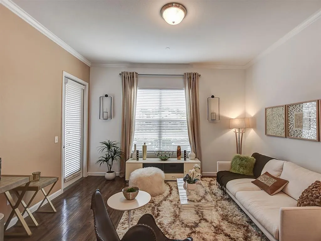1 bed, 1.0 bath, 608 sqft, $1,044 — Photo 2
