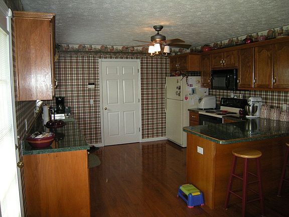4th image of 108 Castle Dr