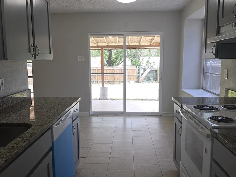 10562 Bounty Dr — Photo 17