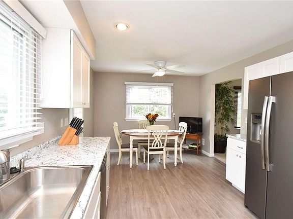 5th image of 9696 Highland Ave