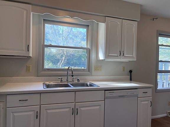 4th image of 627 11th Ave #627