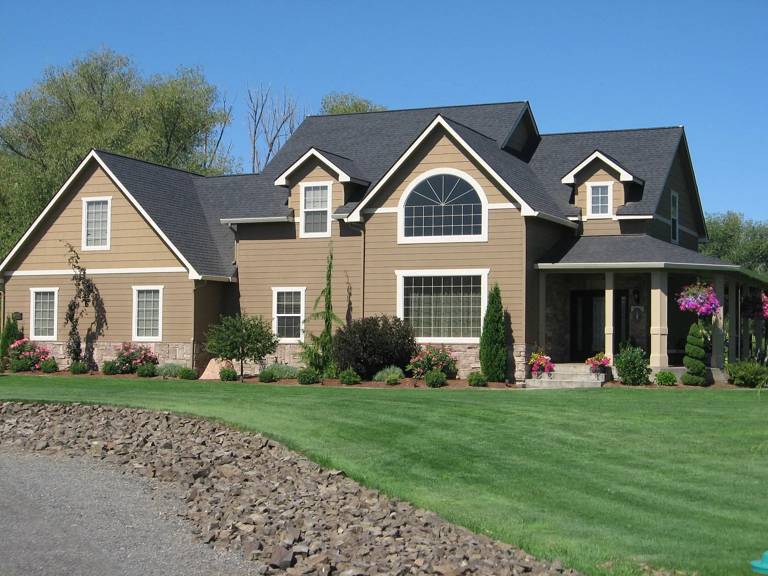 7907 Bachelorview Dr photo 1