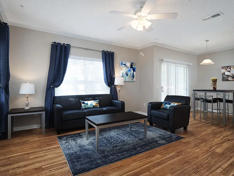 Lake Crossing Apartments — Photo 18