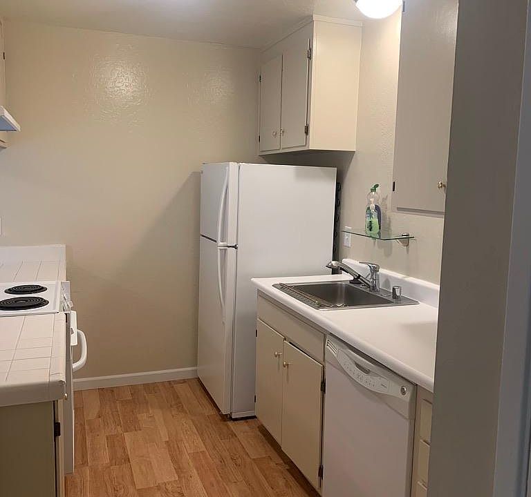 1st image of 172 Sierra Dr APT 3