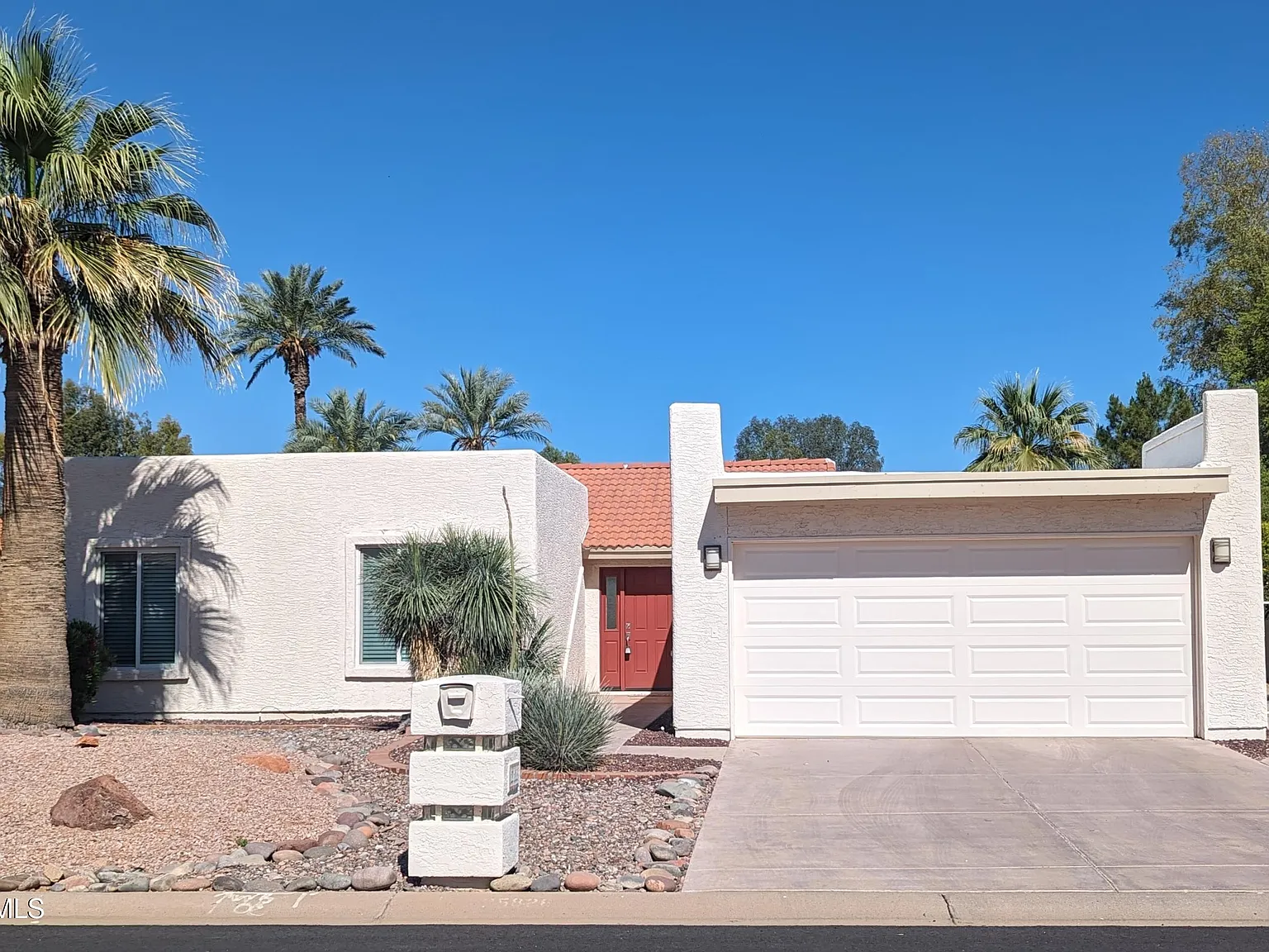 2 bed, 2.0 bath, 1823 sqft, $3,950 — Photo 2