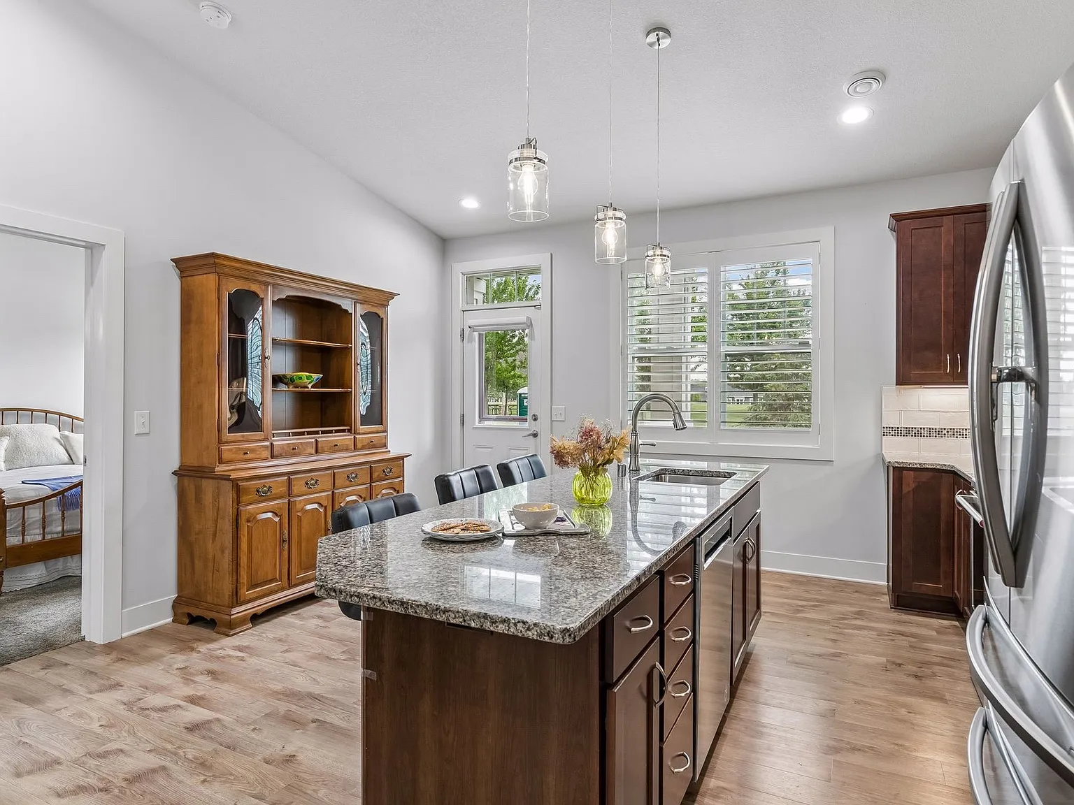 2 bed, 1800 sqft, $2,450 — Photo 4