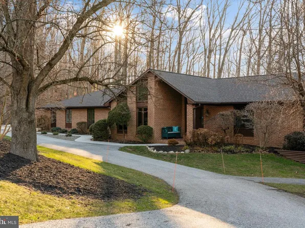 2104 Highland Ridge Dr, Phoenix, MD 21131