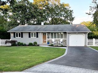 232 Matthews Rd, Oakdale, NY 11769