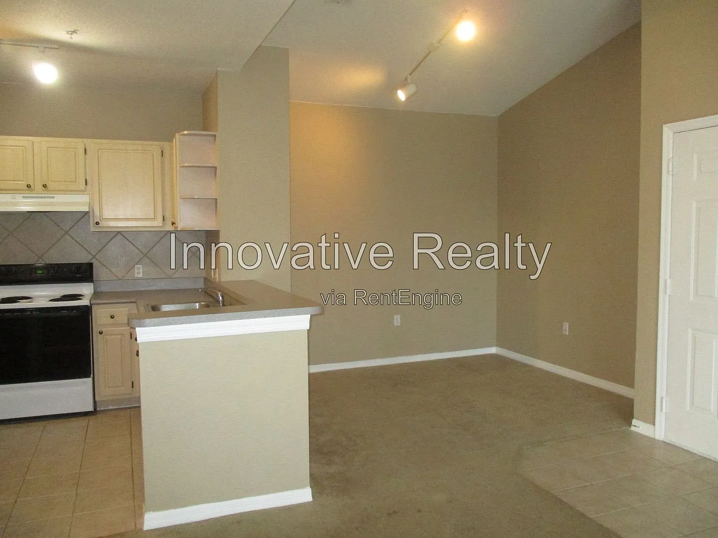 2 bed, 1.0 bath, 898 sqft, $1,495 — Photo 3