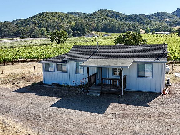 2nd image of 6061B Solano Ave