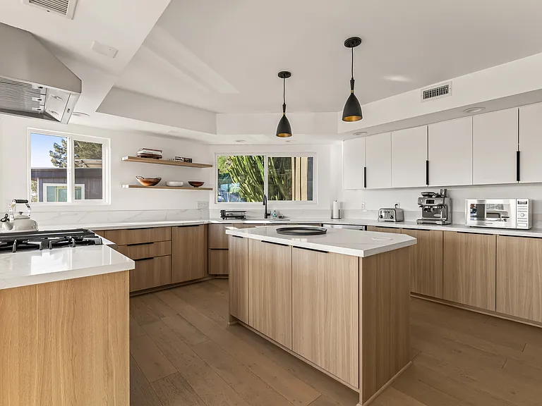 1824 Webster Ave — Photo 21