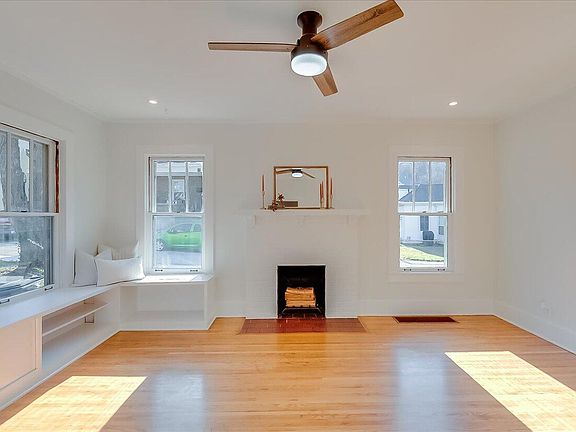 4th image of 3 Lyons Ct