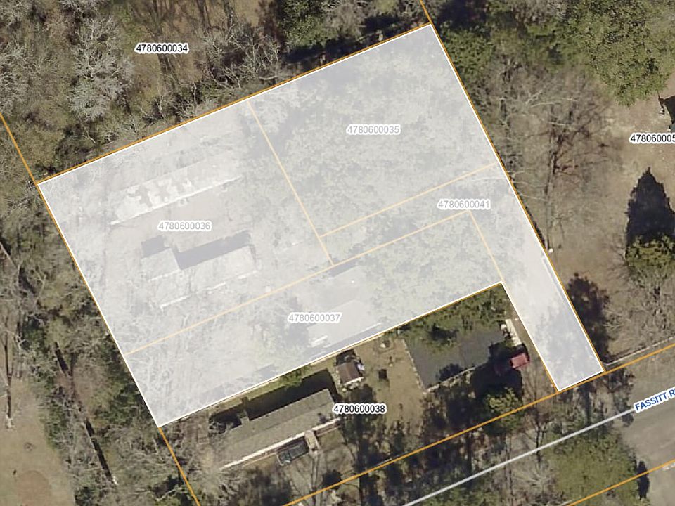 2nd image of 2580 Fassitt Rd