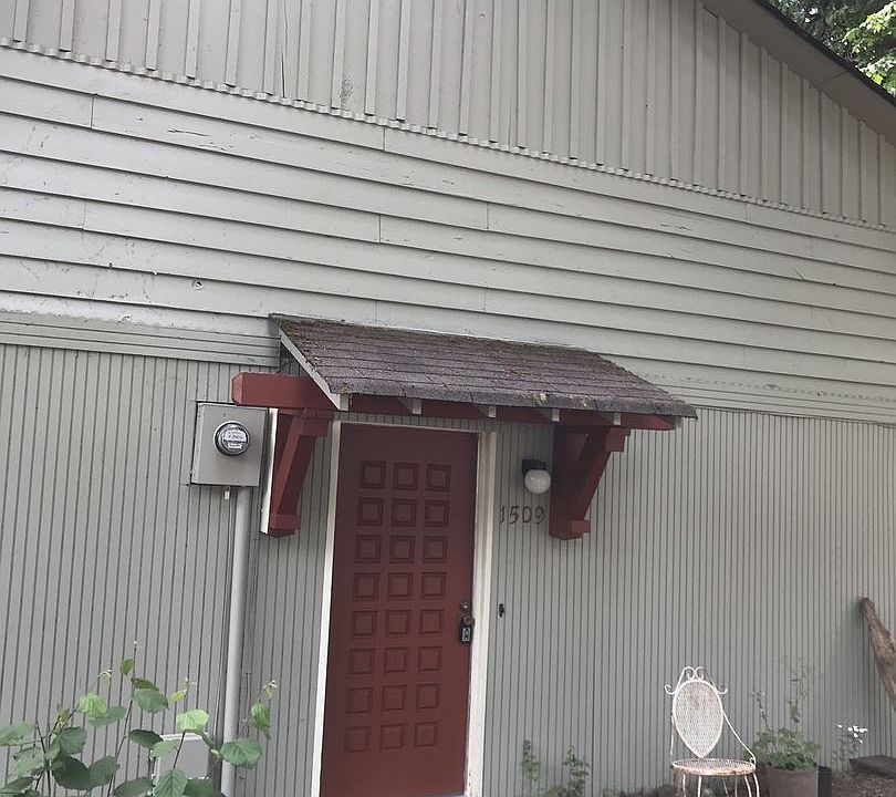 1st image of 1509 E Bay Dr NE