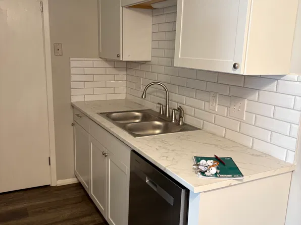 2702 Rowland Ave NE APT 3, Canton, OH 44714