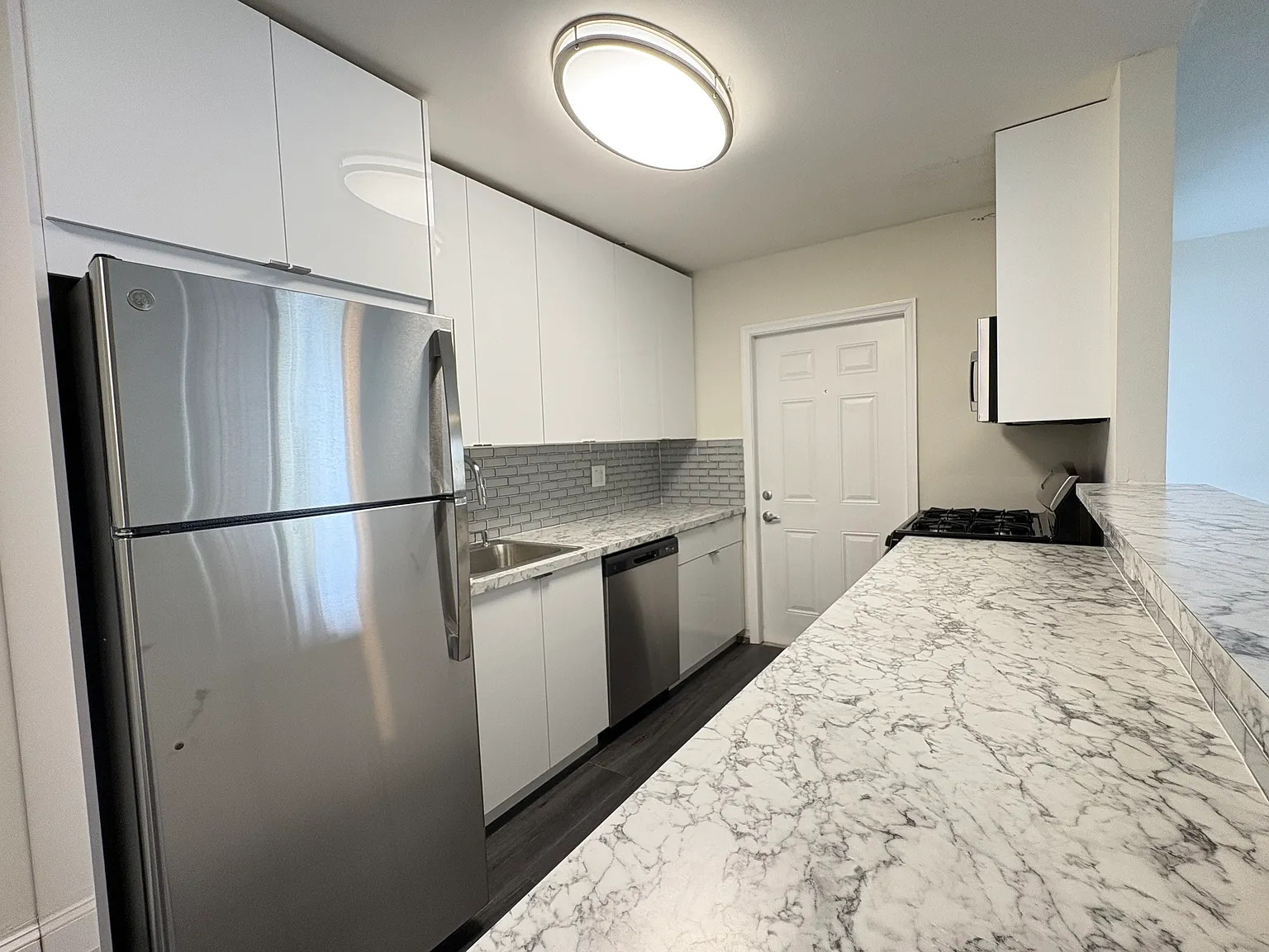 3 bed, 1200 sqft, $2,900 — Photo 4