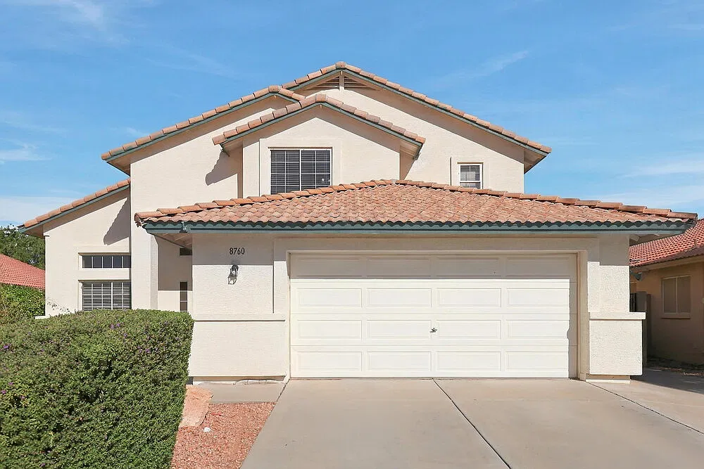 3 bed, 3.0 bath, 2481 sqft, $2,805 — Photo 1
