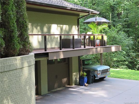 4th image of 105 Woodland Pl