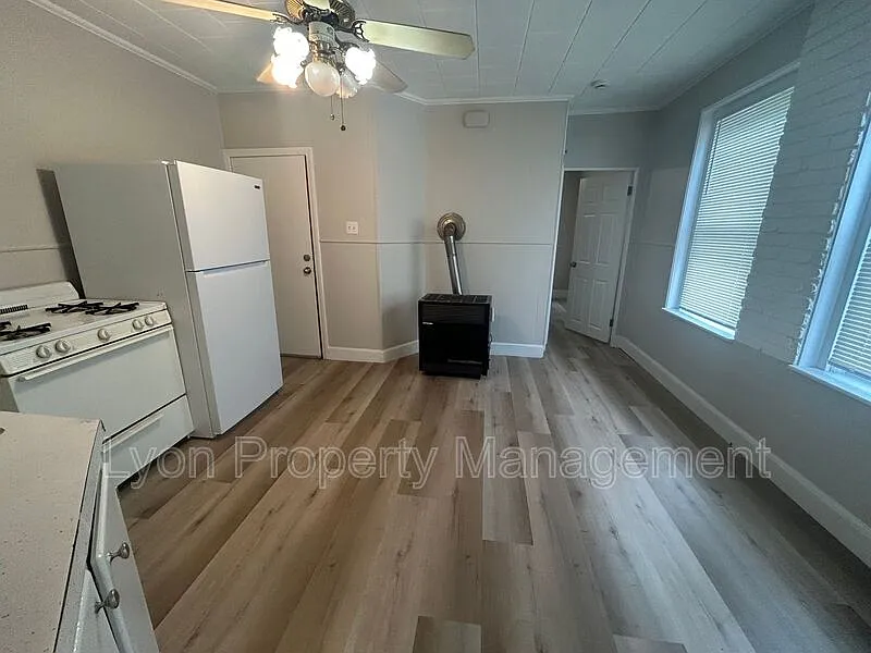 1 bed, 1.0 bath, $1,225 — Photo 2