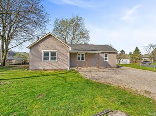 866 Glaspie Rd, Oxford, MI 48371
