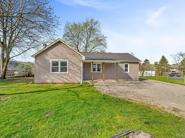 866 Glaspie Rd, Oxford, MI 48371