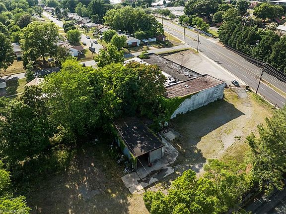 2nd image of 400 W 27th St