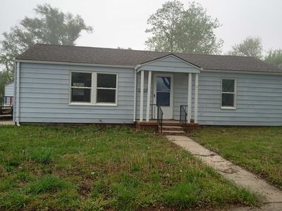 220 Walnut St, Halstead, KS, 67056
