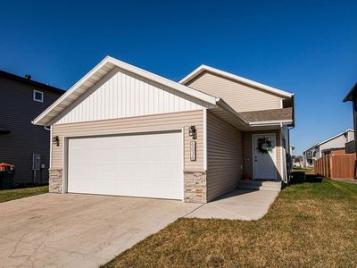 6036 Kodiak Ln, Horace, ND, 58047