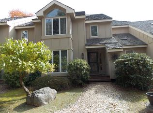 1045 Crestwoods Dr, Pocono Pines, PA