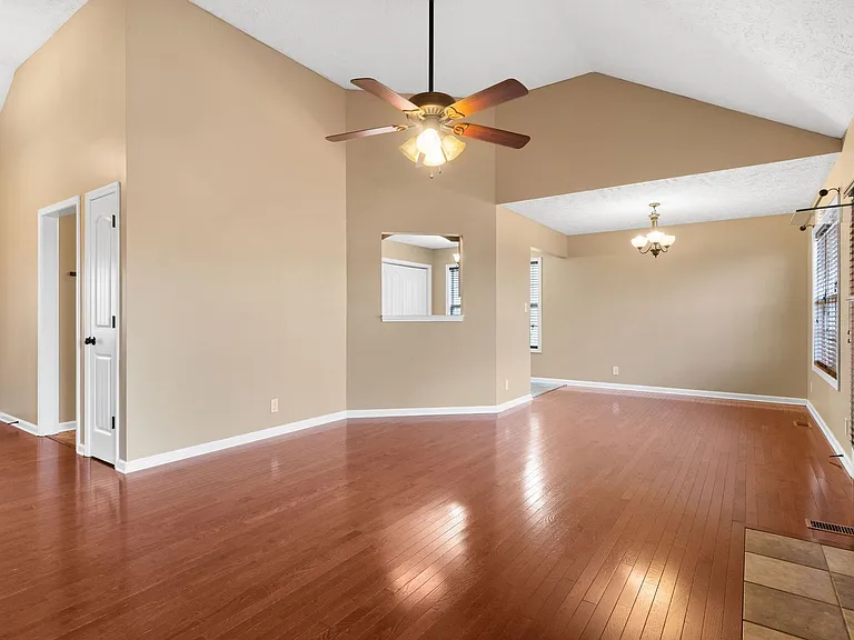 1390 Whitt Ln — Photo 6