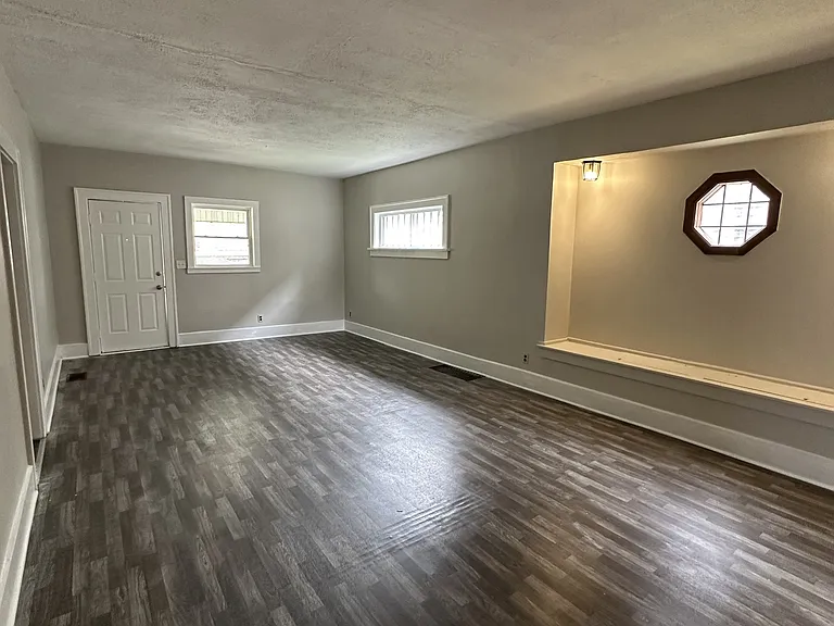 330 W 14th St — Photo 3