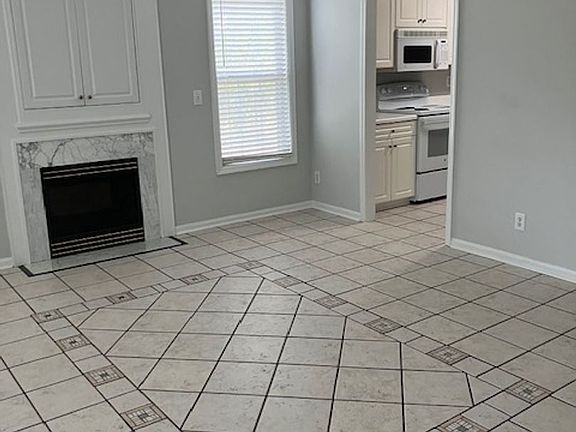 2nd image of 909H Litchfield Way