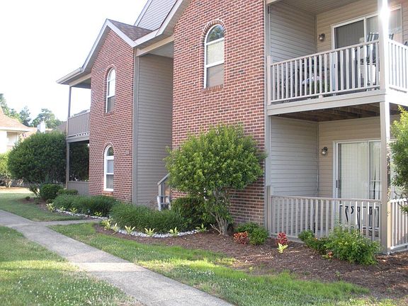 3rd image of 516 Thorncliff Dr APT 101