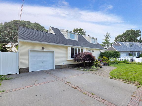 2nd image of 92 Westwood Rd N
