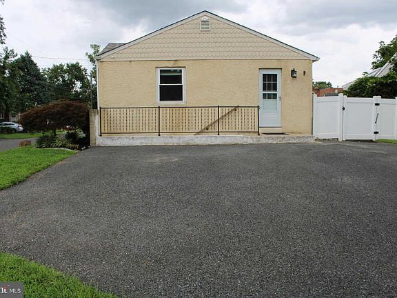 3rd image of 2404 3rd Ave