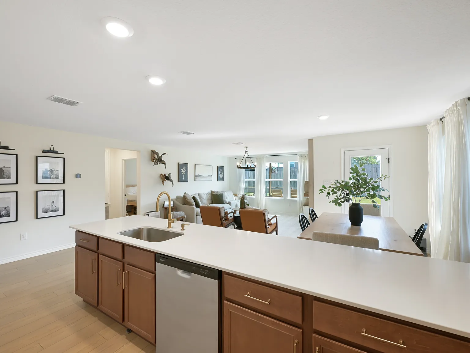 3 bed, 1500 sqft, $1,800 — Photo 4