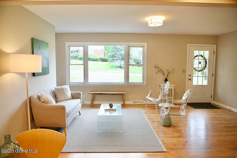 4th image of 42 Hendrick Avenue