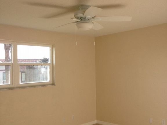 4th image of 3916 Oriole Ave