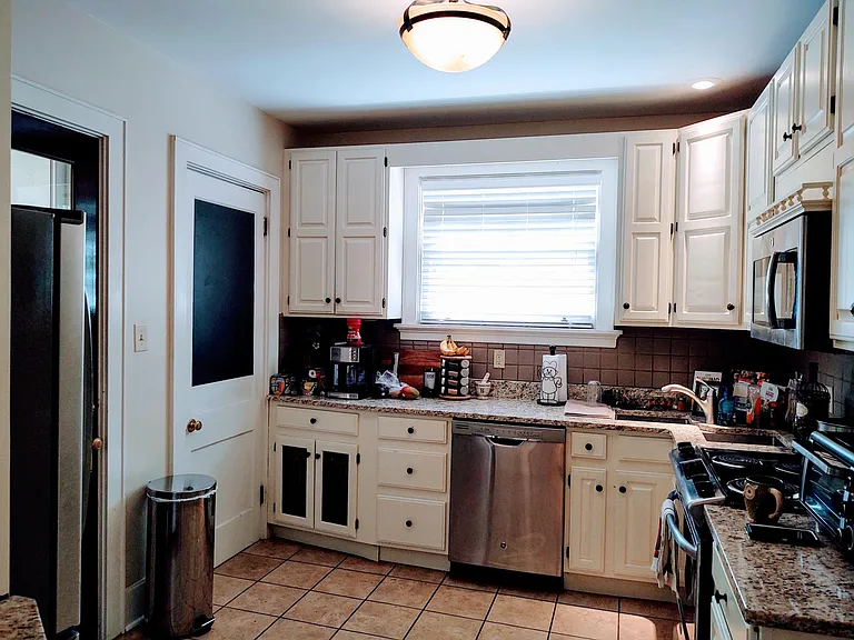 3542 Linwood Ave — Photo 7