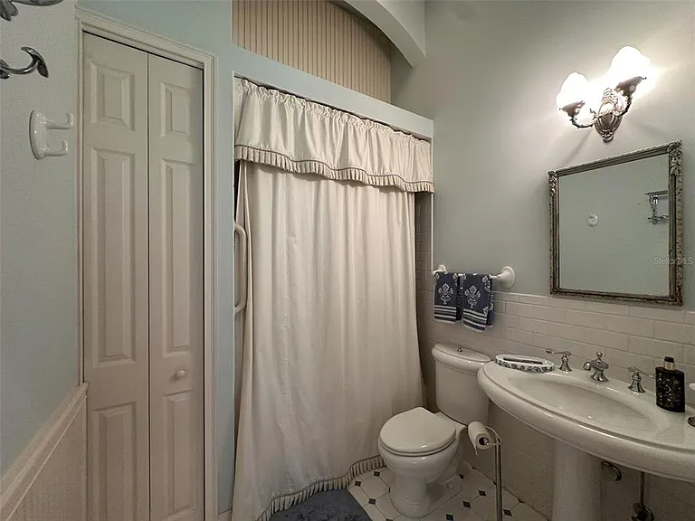 6425 NW 202nd Pl — Photo 56