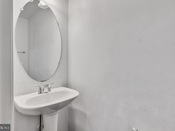 5th image of 8091 Pennington Dr