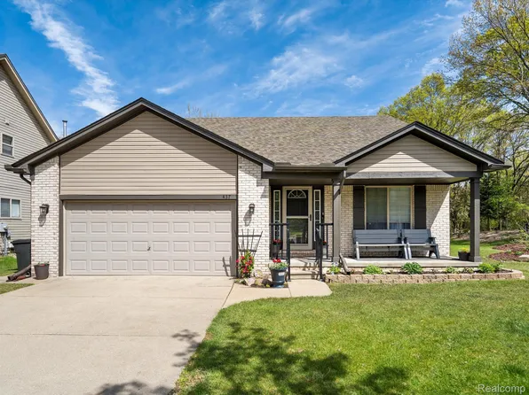 437 Converse Ct, Lake Orion, MI 48362