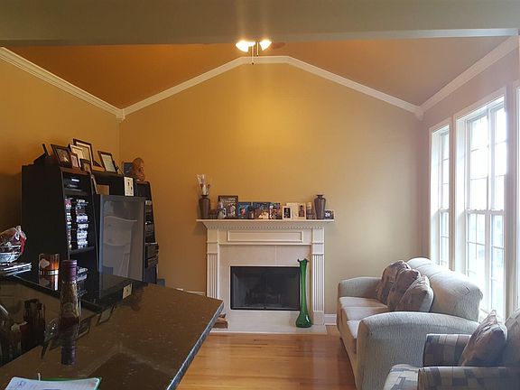 5th image of 228 Carmell Ct