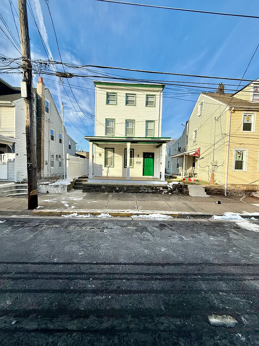 536 Swain St photo 1