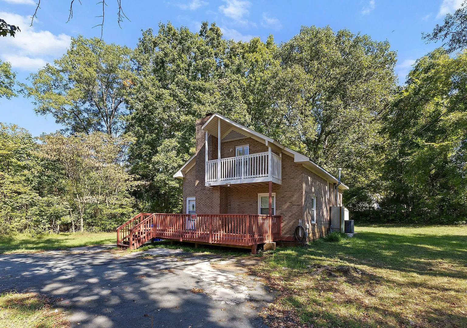 Charming 3-Bedroom Home with Large Yard & Convenient Location! — Photo 4