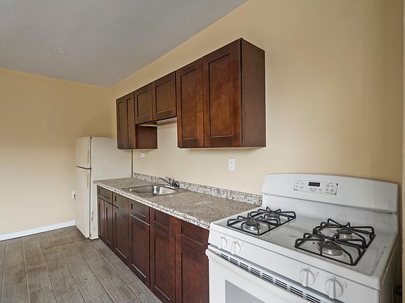5th image of 2500 Hurlbut St #25