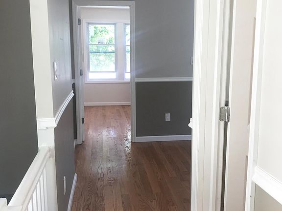 2nd image of 10516 133rd St